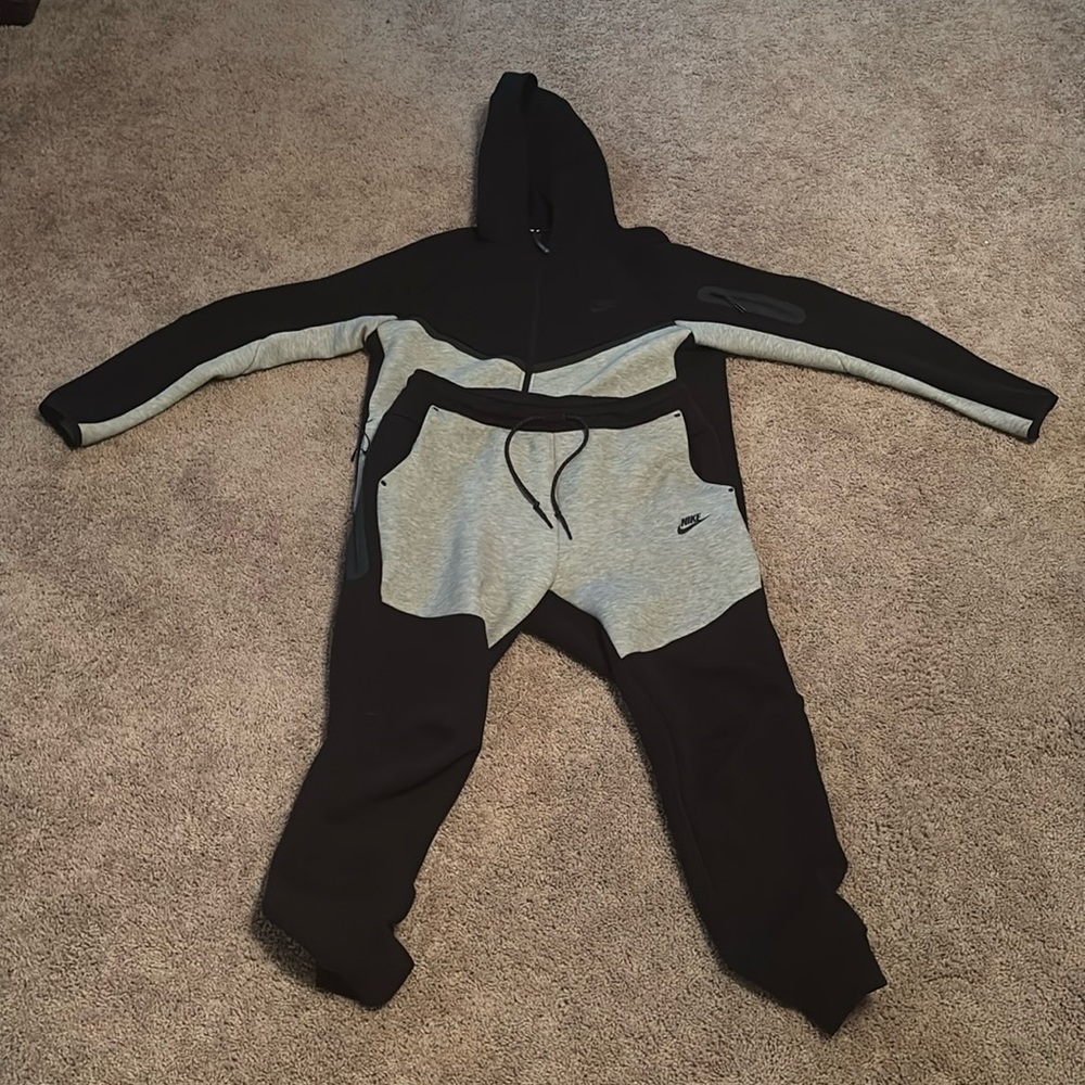 Nike Tech Size Large